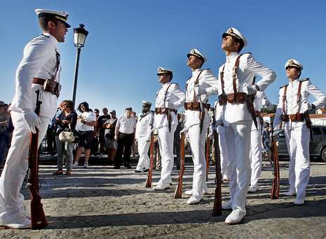 La Escuela Naval de Marín celebra el Carmen en Carril
