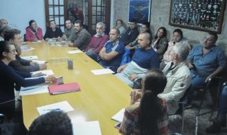 Las mariscadoras de Carril muestran el Plan Electoral que les concede 5 vocalías